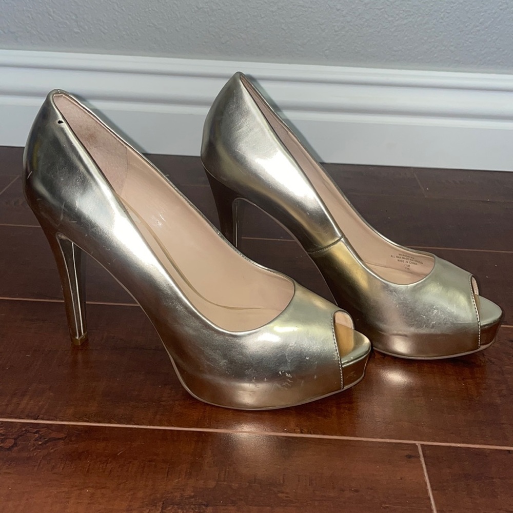Guess gold heels, size 7 1/2